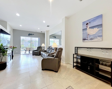 1343 Shoreline Circle - Photo Thumbnail 8