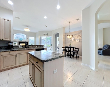 1343 Shoreline Circle - Photo Thumbnail 10