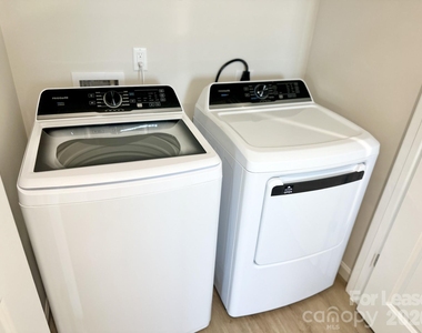 2290 Marsh Hawk Street - Photo Thumbnail 7
