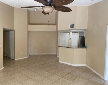 1700 S Crestwood Ct S - Photo Thumbnail 12