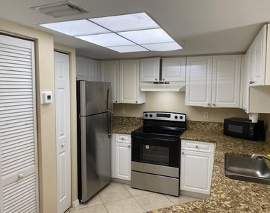 1700 S Crestwood Ct S - Photo Thumbnail 11
