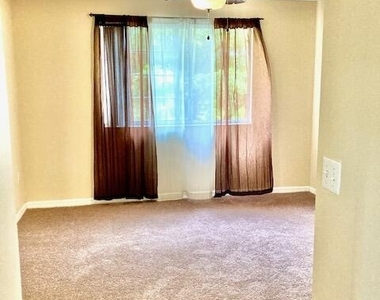1700 S Crestwood Ct S - Photo Thumbnail 4