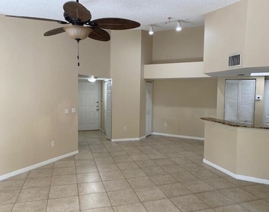 1700 S Crestwood Ct S - Photo Thumbnail 13