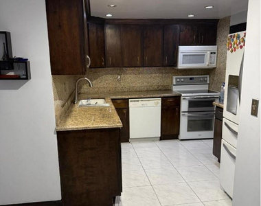 1833 S Ocean Drive - Photo Thumbnail 4