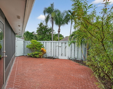 1127 E Seminole Avenue - Photo Thumbnail 2