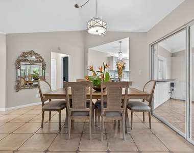 1127 E Seminole Avenue - Photo Thumbnail 10