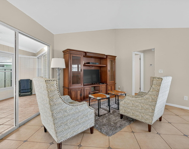 1127 E Seminole Avenue - Photo Thumbnail 13