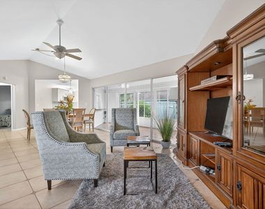 1127 E Seminole Avenue - Photo Thumbnail 15