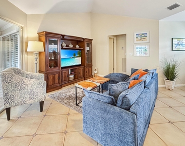 1127 E Seminole Avenue - Photo Thumbnail 11