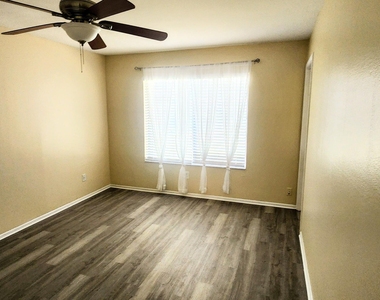 431 Se Dalva Avenue - Photo Thumbnail 4