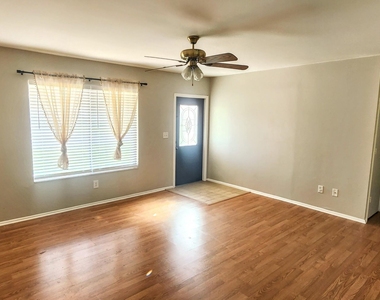 431 Se Dalva Avenue - Photo Thumbnail 1