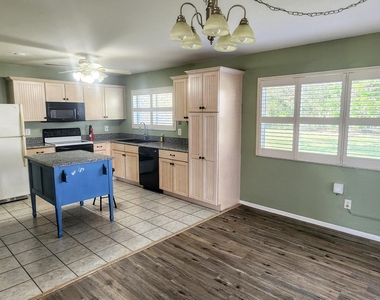 431 Se Dalva Avenue - Photo Thumbnail 3