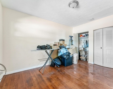 1928-1930 Adams Street - Photo Thumbnail 13
