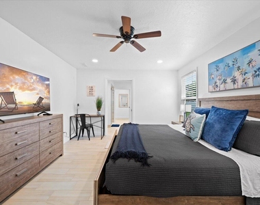 6077 Francis Street - Photo Thumbnail 12