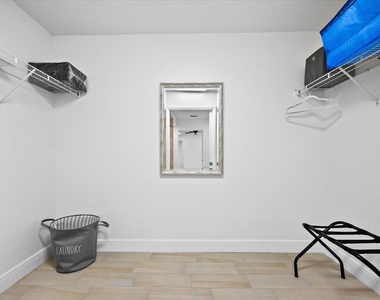 6077 Francis Street - Photo Thumbnail 16