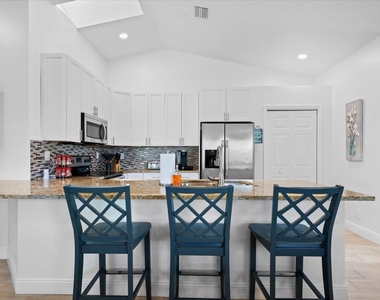 6077 Francis Street - Photo Thumbnail 7