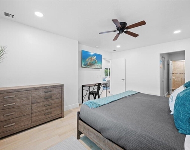 6075 Francis Street - Photo Thumbnail 14