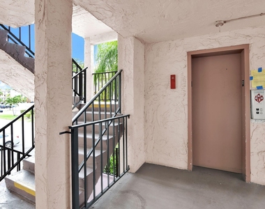 711 Lori Drive - Photo Thumbnail 18