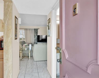 711 Lori Drive - Photo Thumbnail 4