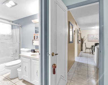 711 Lori Drive - Photo Thumbnail 9
