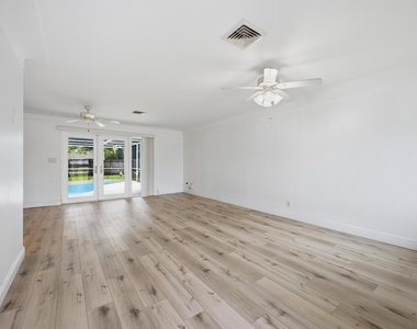 1680 Ne 34th Lane - Photo Thumbnail 9