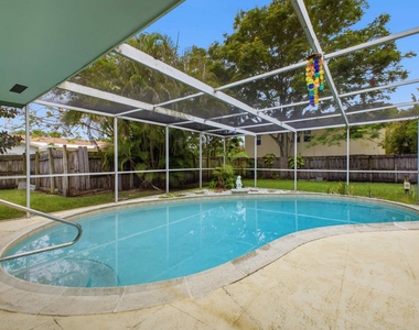 1680 Ne 34th Lane - Photo Thumbnail 8