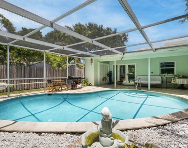 1680 Ne 34th Lane - Photo Thumbnail 2