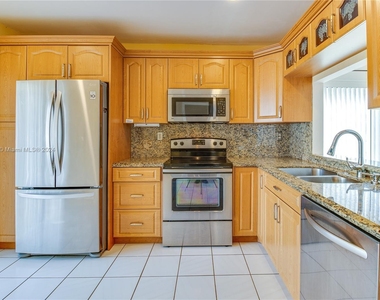 6343 W Pinehurst Cir W - Photo Thumbnail 4