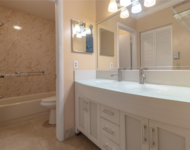 6343 W Pinehurst Cir W - Photo Thumbnail 7