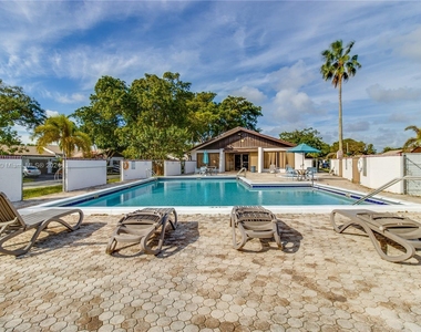 6343 W Pinehurst Cir W - Photo Thumbnail 12