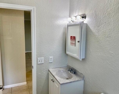 200 Croton Avenue - Photo Thumbnail 18