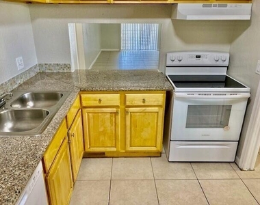 200 Croton Avenue - Photo Thumbnail 6