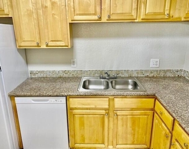 200 Croton Avenue - Photo Thumbnail 5