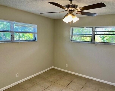 200 Croton Avenue - Photo Thumbnail 16