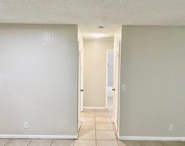 200 Croton Avenue - Photo Thumbnail 8