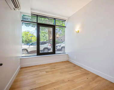 1890 Pelham Parkway South - Photo Thumbnail 4