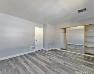 5372 Clairemont Mesa Blvd - Photo Thumbnail 14
