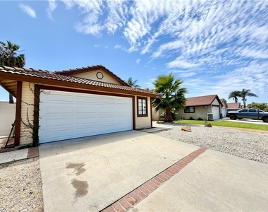 29677 Woodlands Avenue - Photo Thumbnail 2