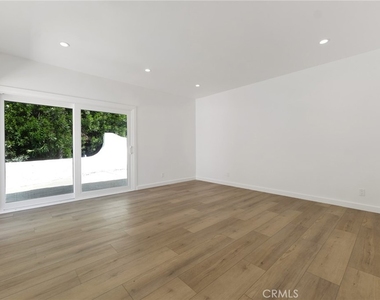4316 Topanga Canyon - Photo Thumbnail 18