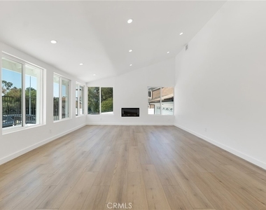 4316 Topanga Canyon - Photo Thumbnail 6