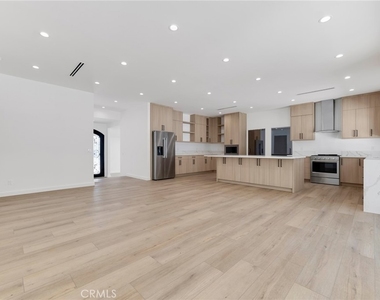 4316 Topanga Canyon - Photo Thumbnail 8
