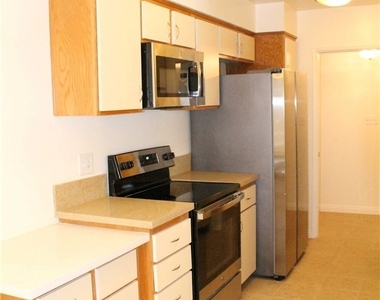 4487 Colbath Avenue - Photo Thumbnail 6