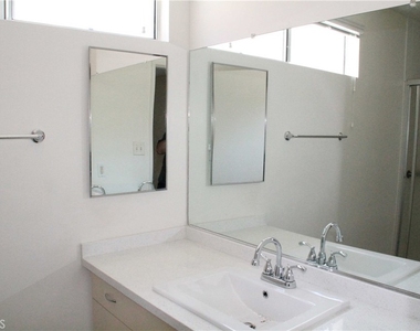 4487 Colbath Avenue - Photo Thumbnail 13