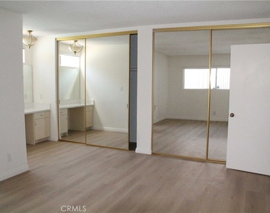 4487 Colbath Avenue - Photo Thumbnail 8
