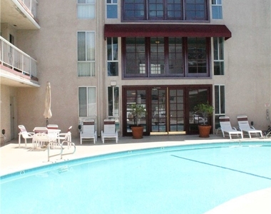 4487 Colbath Avenue - Photo Thumbnail 16