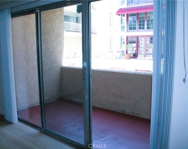 4487 Colbath Avenue - Photo Thumbnail 14