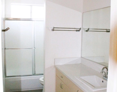 4487 Colbath Avenue - Photo Thumbnail 11
