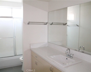 4487 Colbath Avenue - Photo Thumbnail 12