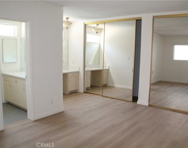 4487 Colbath Avenue - Photo Thumbnail 9
