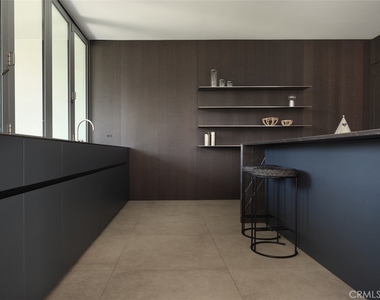 838 N Kings Road - Photo Thumbnail 3